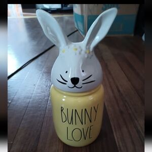 NWOT RAE DUNN EASTER "BUNNY LOVE" YELLOW/WHITE/BLACK. NEVER USED.